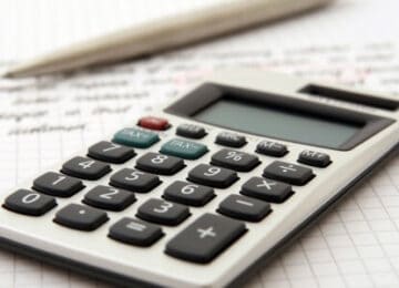 IR PANELI IZRAČUN GRELNE MOČI Ko se stranke odločijo, da bodo ogrevale z IR paneli se resnično iskanje, komaj prične. Ker so IR paneli finančno dostopni in namestitev ni tako zelo zahtevna, se veliko ljudi odloči, da bodo samostojno izpeljali projekt z IR paneli